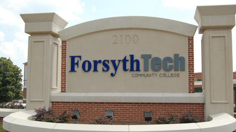 Πυροβολισμοί σε κολλέγιο στη Βόρεια Καρολίνα – Ανθρωποκυνηγητό για δύο άτομα